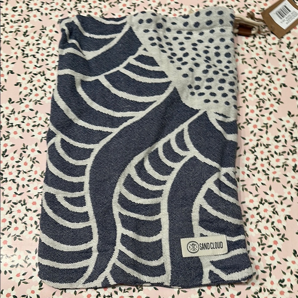 Sand Cloud Blue and White Patterned Drawstring Bag - Picture 2 of 3